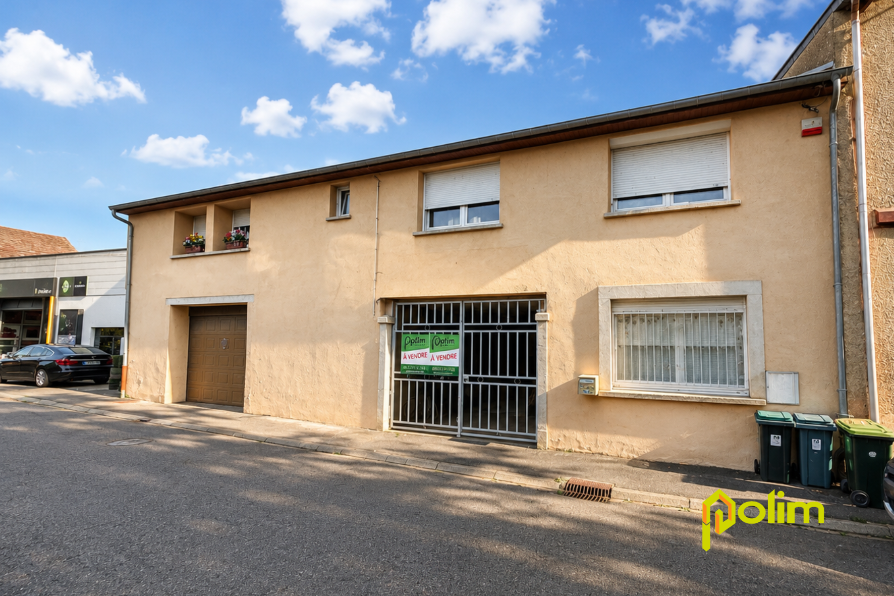 Ensemble immobilier avec appartement loué et vaste dépôt