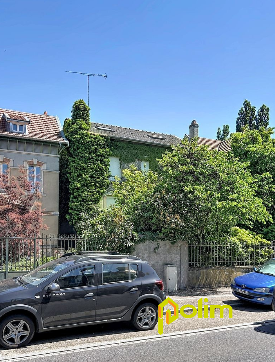 Jolie maison bourgeoise F7 de 133.59m2 sur sous-sol, terrain